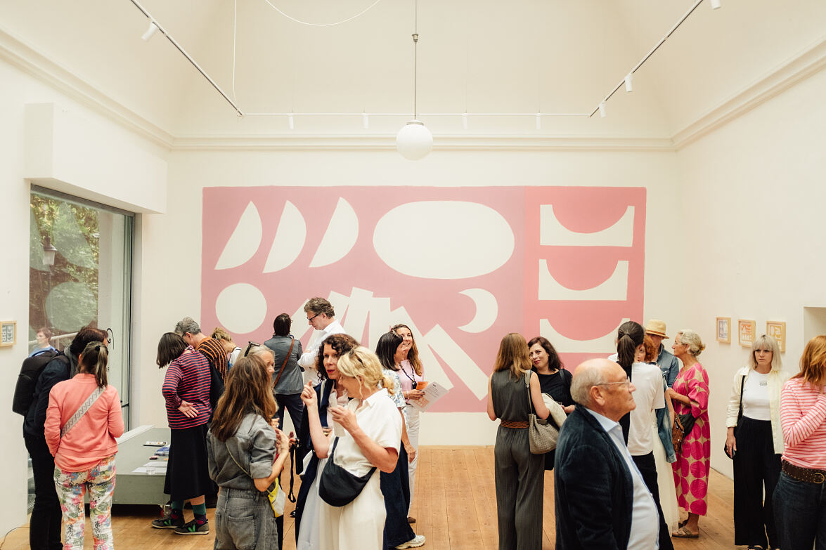 7_ERÖFFNUNG FLOOR SABELIS_STRAAT MUSEUM_RADON PAVILLION_SOMMER.FRISCHE.KUNST. 2025 V_© HANNES WICHMANN (1)