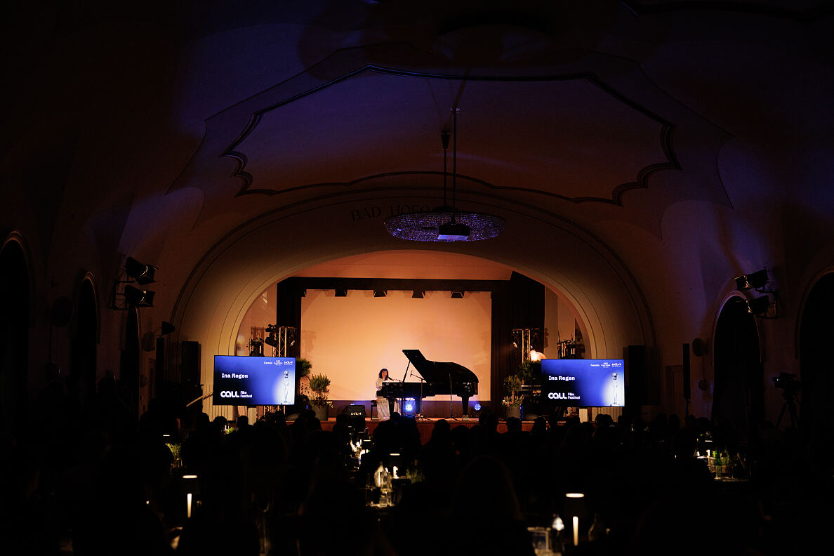 Ina Regen singt (c) CALL Film Festival