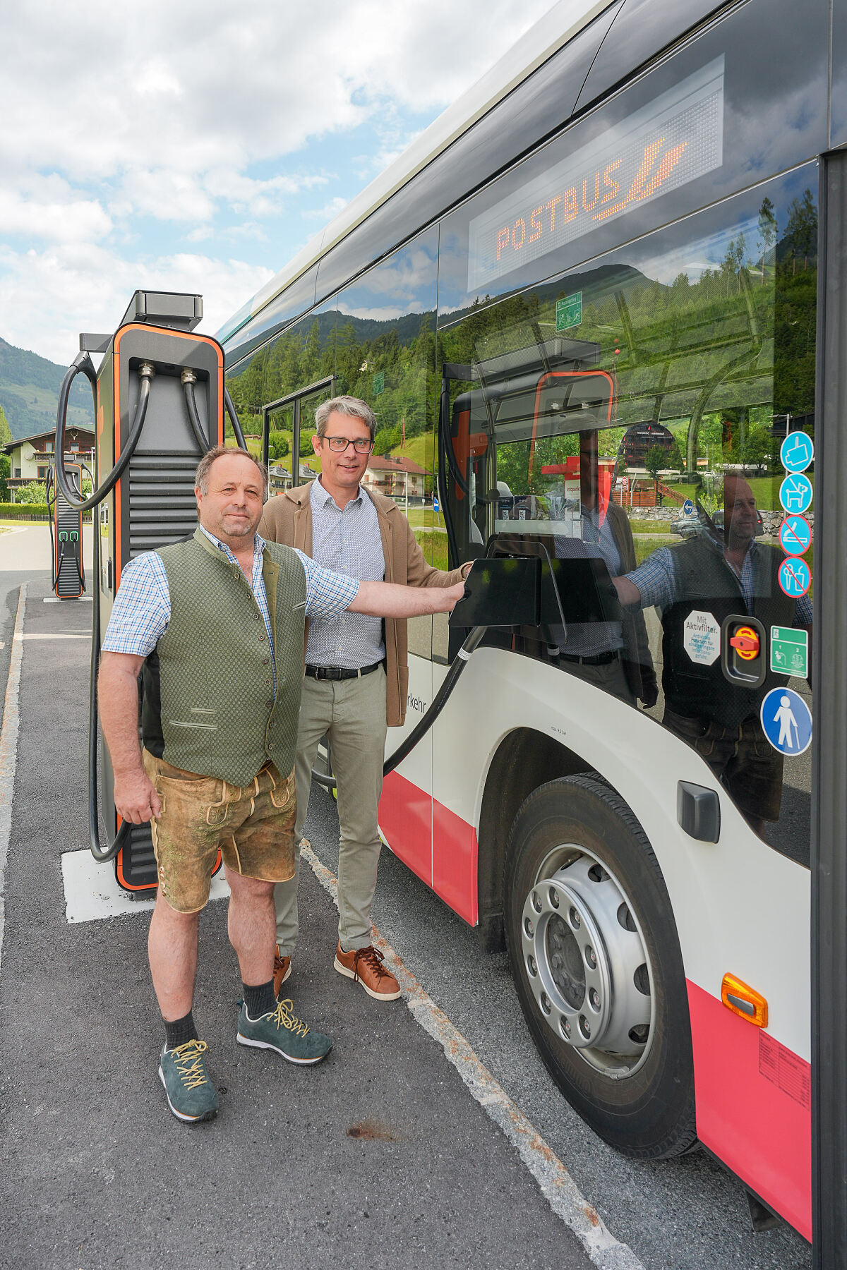 neue E Bus Ladestationen am Busterminal Schlossalmbahn, 15-Minuten-Takt (c) Gasteinertal Tourismus GmbH, mangotree photography