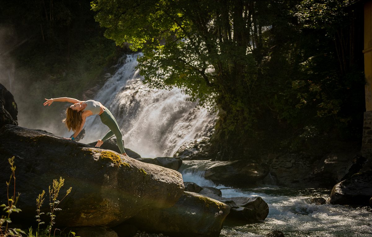 Yoga am Wasserfall, Yunion Yogafestival (c) Alina Matis