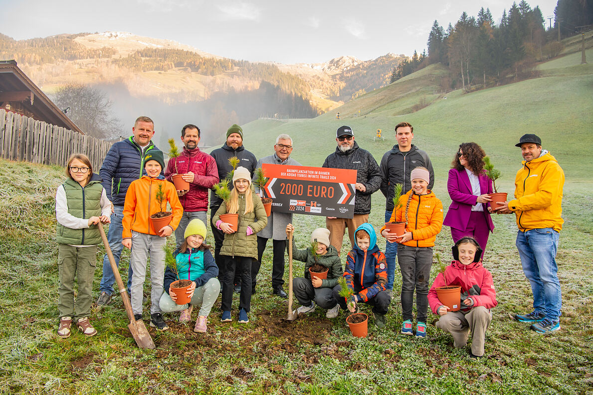 Baumpflanzaktion aIT (c) Gasteinertal Tourismus GmbH, Fotoatelier Wolkersdorfer (2)